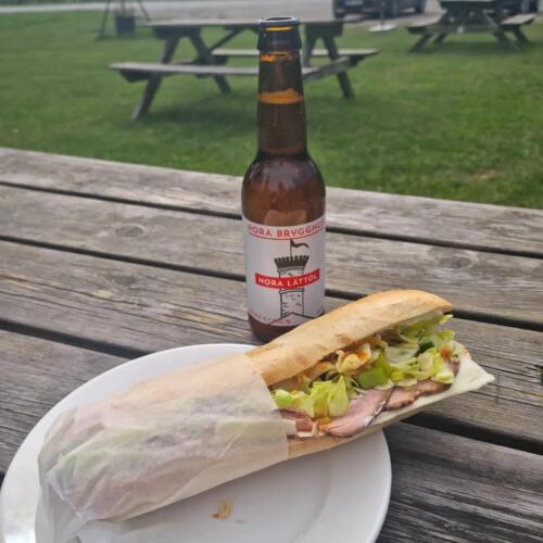 Lättöl från Nora Brygghus och baguette.