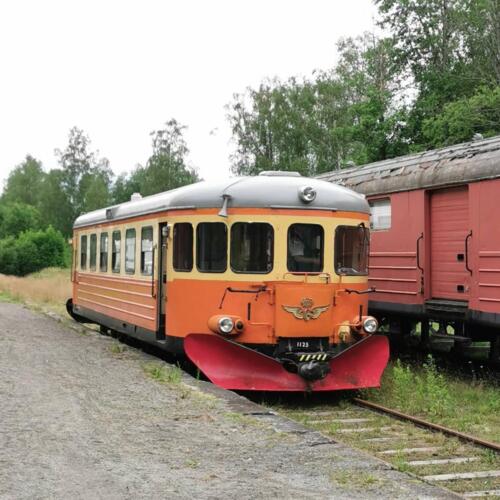 Rälsbussen till och från Nora